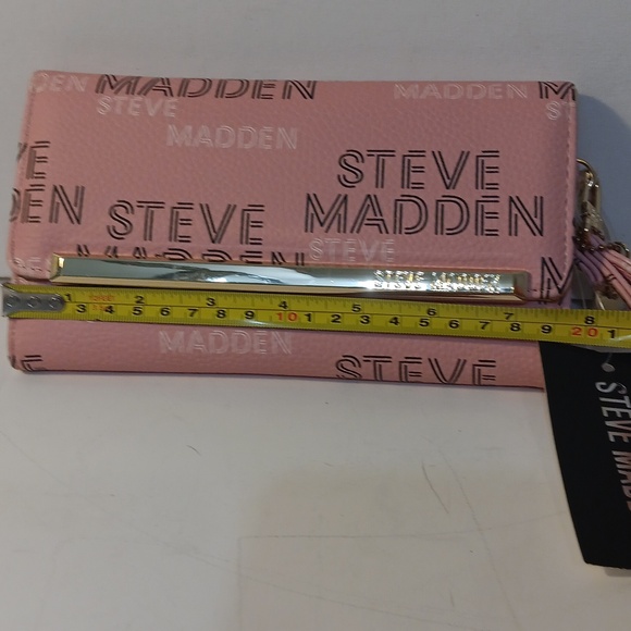 Steve Madden Large Logo Bar Trifold Wallet - Picture 5 of 6